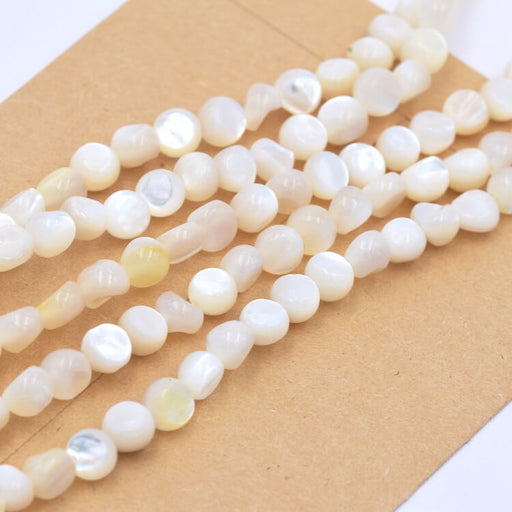 Kaufen Sie Perlen in Deutschland Natürliche Muschelnuggetperlen 6x4~5mm (1 Strang-39 cm)